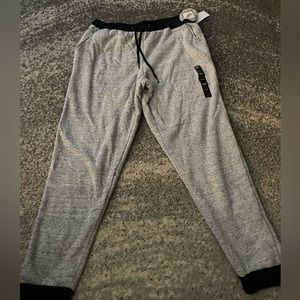Men’s pocketed, fleece lined joggers. Size Large